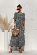 Afbeelding in Gallery-weergave laden, "Patrizia" Elegantes Designer-Kleid