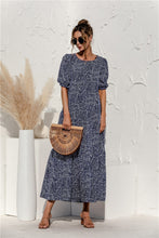 Afbeelding in Gallery-weergave laden, "Patrizia" Elegantes Designer-Kleid