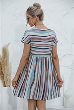 Afbeelding in Gallery-weergave laden, "Maria" Gestreiftes Designer-Kleid
