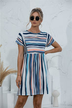 Afbeelding in Gallery-weergave laden, "Maria" Gestreiftes Designer-Kleid