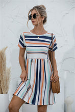 Afbeelding in Gallery-weergave laden, "Maria" Gestreiftes Designer-Kleid