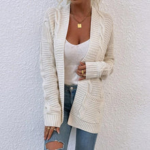 Afbeelding in Gallery-weergave laden, "Milena" Klassische Strickjacke