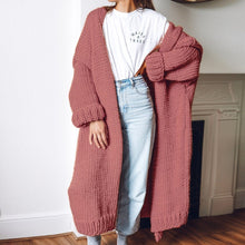 Afbeelding in Gallery-weergave laden, "Lilien" Kuschelige Longstrickjacke