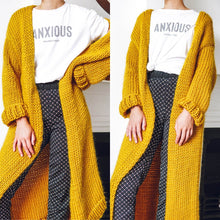 Afbeelding in Gallery-weergave laden, "Lilien" Kuschelige Longstrickjacke