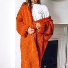 Afbeelding in Gallery-weergave laden, "Lilien" Kuschelige Longstrickjacke