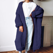 Afbeelding in Gallery-weergave laden, "Lilien" Kuschelige Longstrickjacke