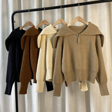 Afbeelding in Gallery-weergave laden, "Sybil" Strickjacke mit Oversize Kragen
