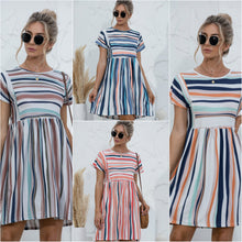 Afbeelding in Gallery-weergave laden, "Maria" Gestreiftes Designer-Kleid
