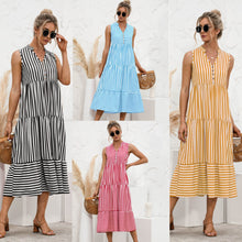 Afbeelding in Gallery-weergave laden, "Nedda" Gestreiftes Designer-Kleid
