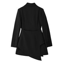 Afbeelding in Gallery-weergave laden, Extravagantes Kleid
