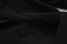 Afbeelding in Gallery-weergave laden, Extravagantes Kleid
