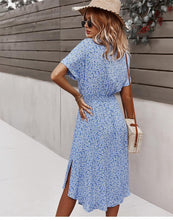 Afbeelding in Gallery-weergave laden, "Maja" Designer-Kleid mit Blumenprint

