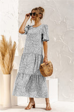 Afbeelding in Gallery-weergave laden, "Patrizia" Elegantes Designer-Kleid
