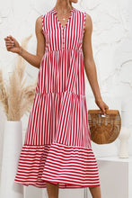 Afbeelding in Gallery-weergave laden, "Nedda" Gestreiftes Designer-Kleid
