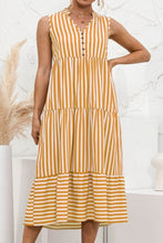 Afbeelding in Gallery-weergave laden, "Nedda" Gestreiftes Designer-Kleid
