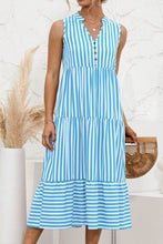 Afbeelding in Gallery-weergave laden, "Nedda" Gestreiftes Designer-Kleid
