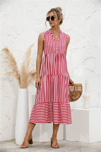Afbeelding in Gallery-weergave laden, "Nedda" Gestreiftes Designer-Kleid
