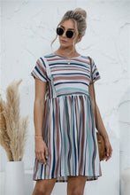 Afbeelding in Gallery-weergave laden, "Maria" Gestreiftes Designer-Kleid
