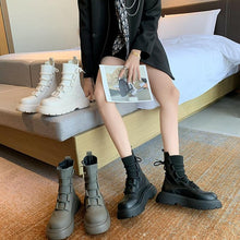 Afbeelding in Gallery-weergave laden, "Maria" Winterboots mit Schnürren
