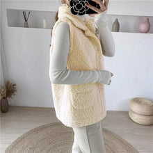 Afbeelding in Gallery-weergave laden, &quot;Anastasia&quot; Wollig-Weiche Weste
