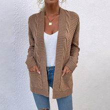 Afbeelding in Gallery-weergave laden, "Milena" Klassische Strickjacke
