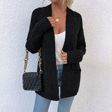 Afbeelding in Gallery-weergave laden, "Milena" Klassische Strickjacke
