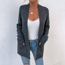Afbeelding in Gallery-weergave laden, "Milena" Klassische Strickjacke
