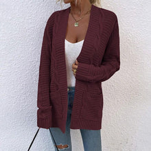 Afbeelding in Gallery-weergave laden, "Milena" Klassische Strickjacke
