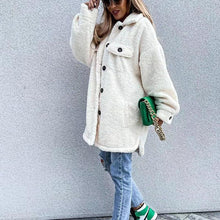 Afbeelding in Gallery-weergave laden, "Evi" Hemdjacke in Teddyfell Optik
