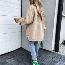 Afbeelding in Gallery-weergave laden, "Evi" Hemdjacke in Teddyfell Optik
