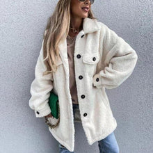 Afbeelding in Gallery-weergave laden, "Evi" Hemdjacke in Teddyfell Optik
