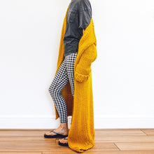 Afbeelding in Gallery-weergave laden, "Lilien" Kuschelige Longstrickjacke
