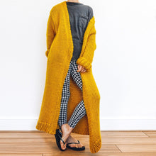 Afbeelding in Gallery-weergave laden, "Lilien" Kuschelige Longstrickjacke
